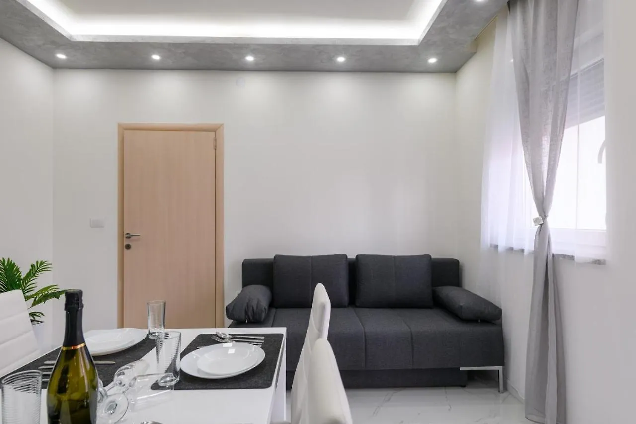 Complex Villa White 풀라 게스트하우스