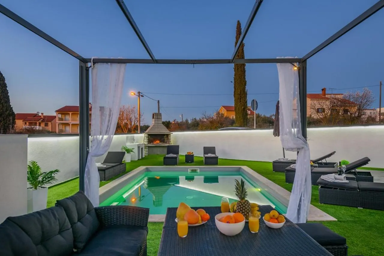 פולה Complex Villa White קרואטיה