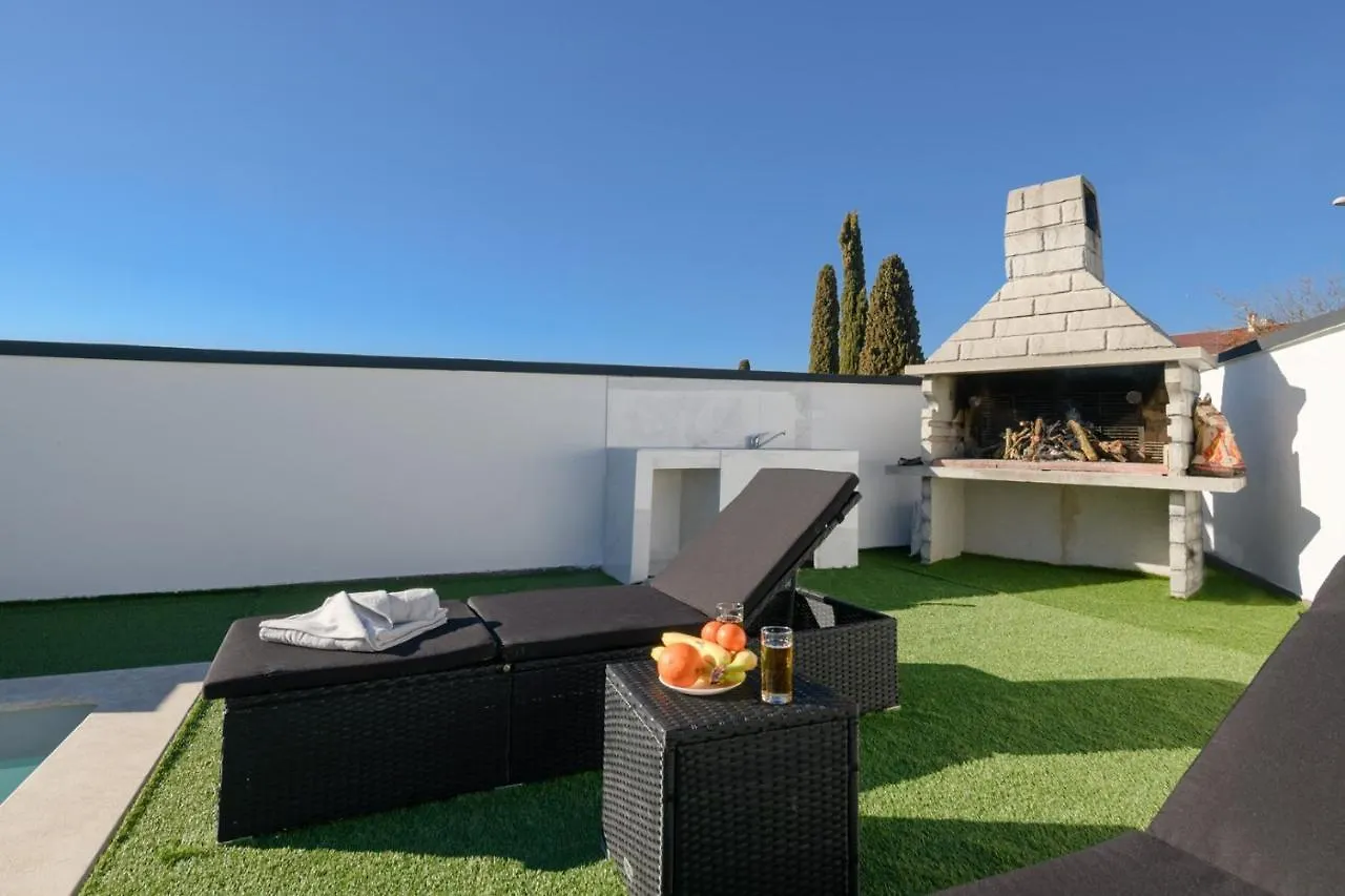 Complex Villa White Pula 0*,  Croatia
