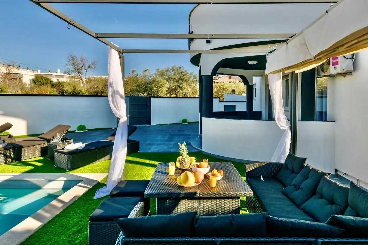 Complex Villa White Pula Guest house