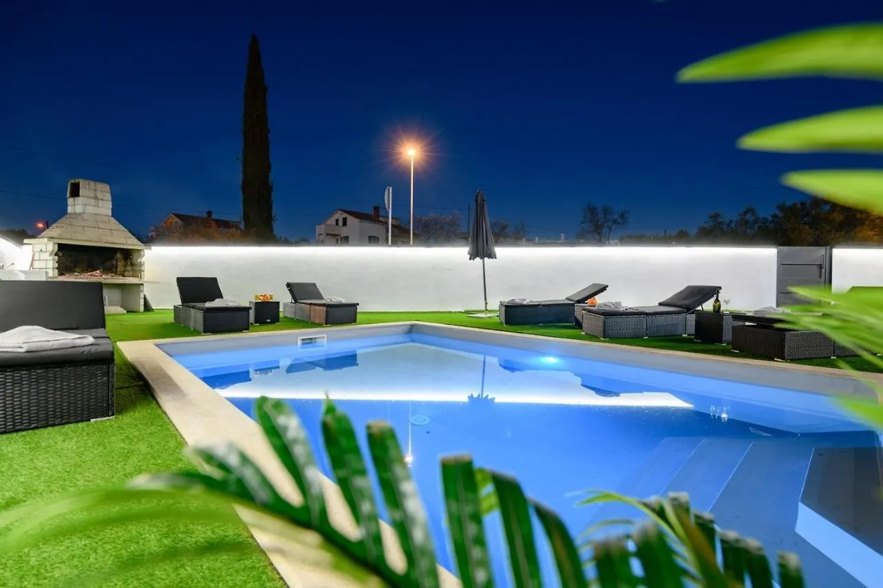 פולה Complex Villa White בית הארחה