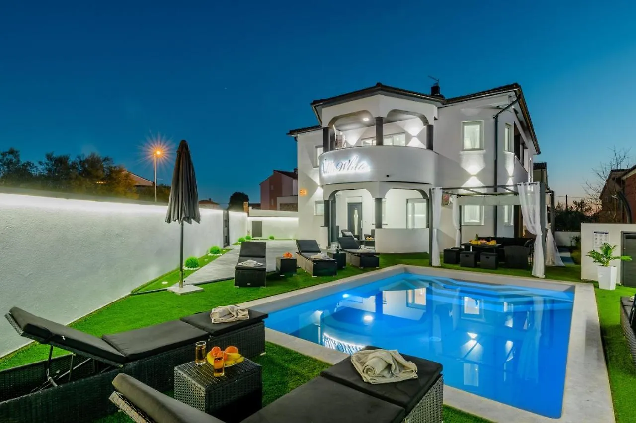 בית הארחה פולה Complex Villa White