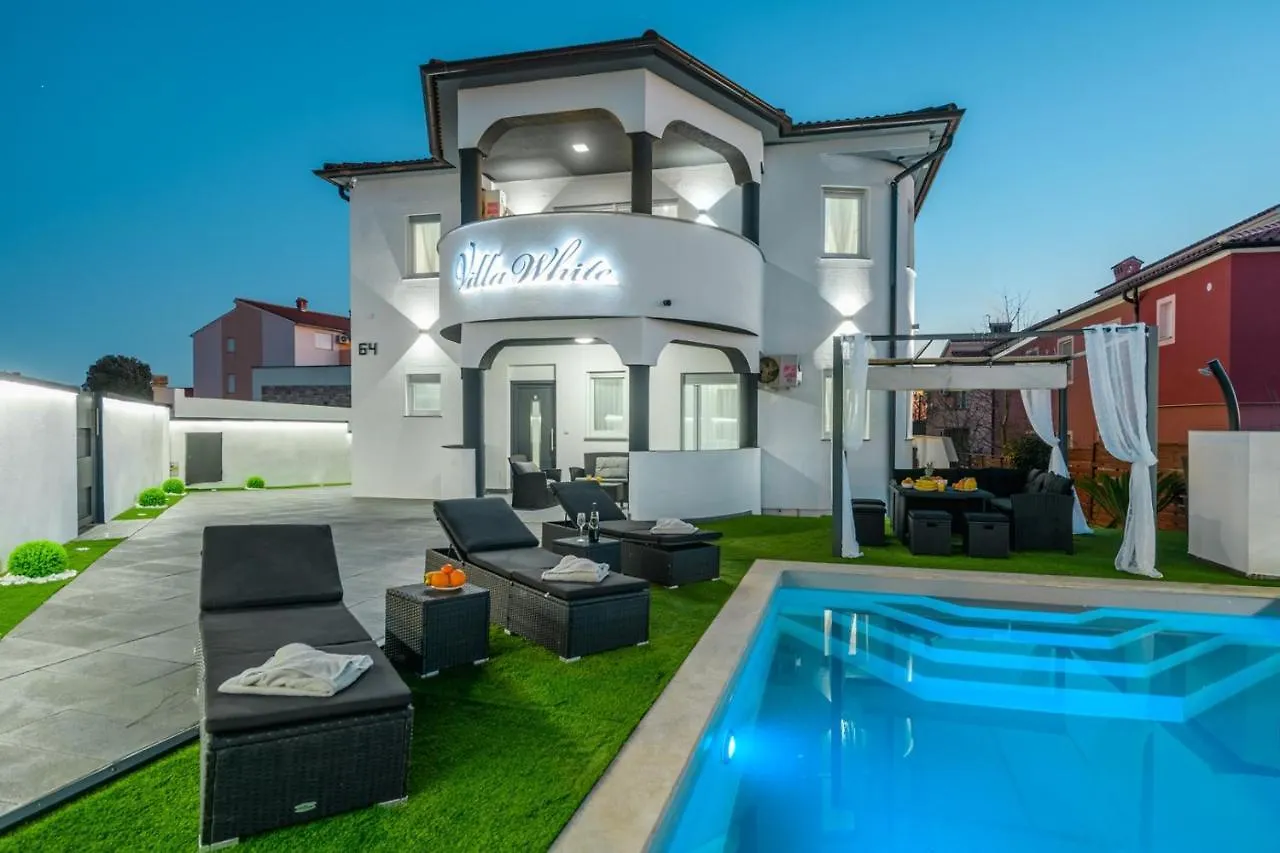 בית הארחה פולה Complex Villa White קרואטיה