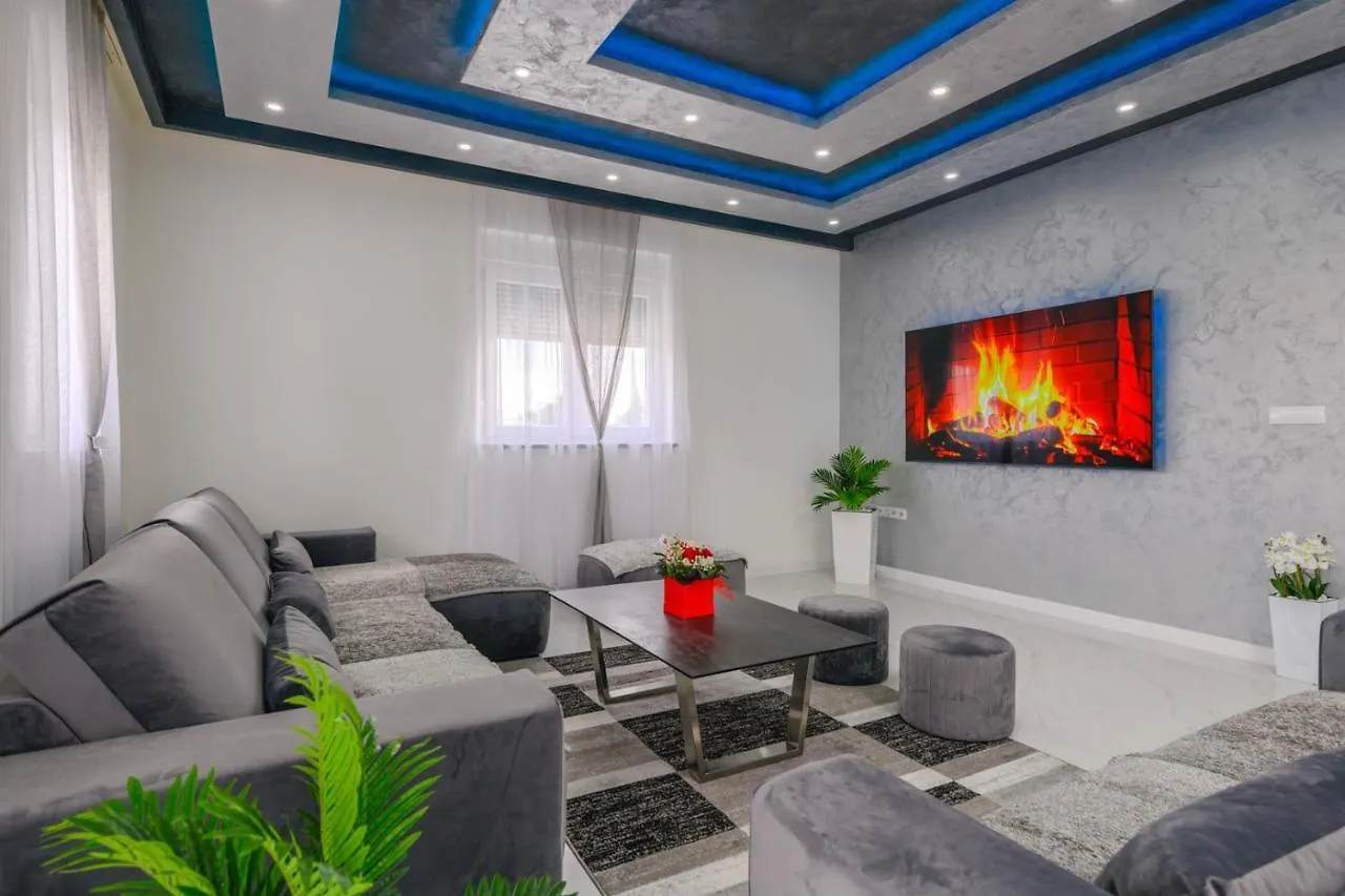 פולה Complex Villa White