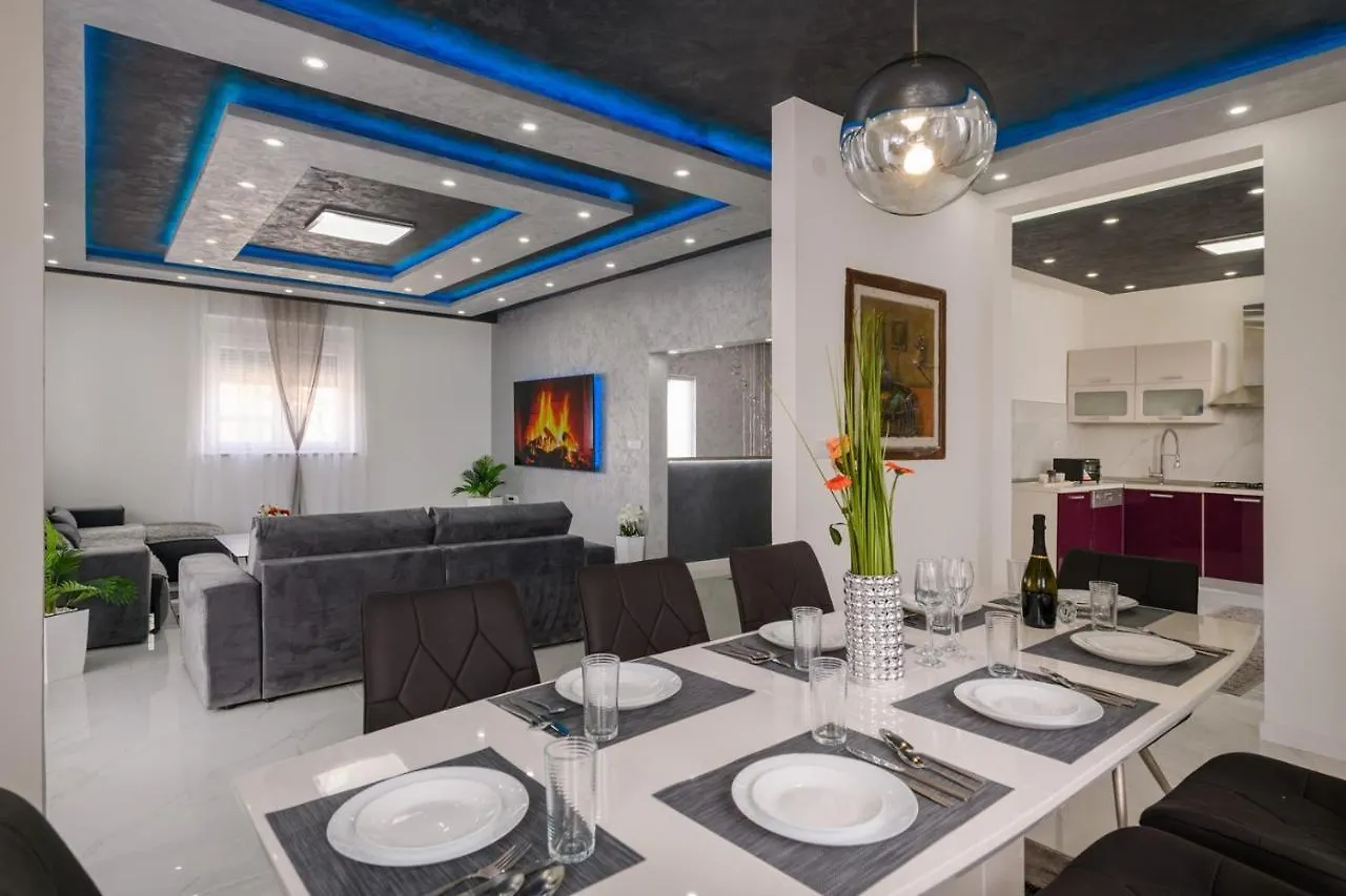 פולה Complex Villa White