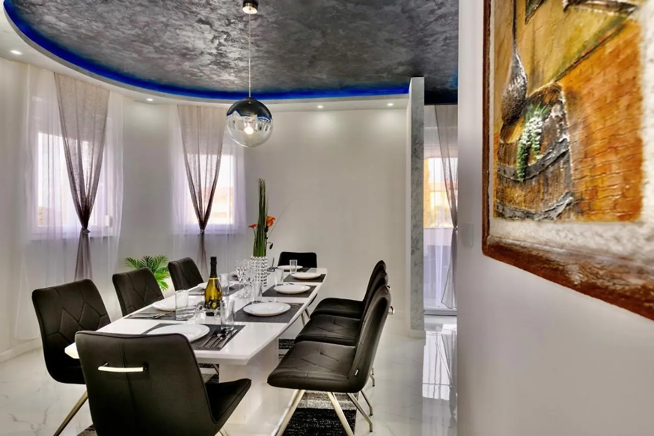 Complex Villa White Pula 0*,  Croatia