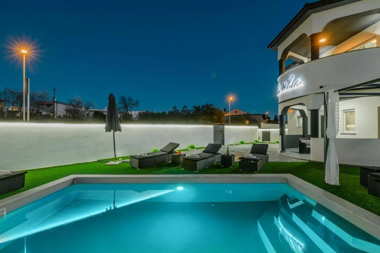 Guest house Complex Villa White Pula